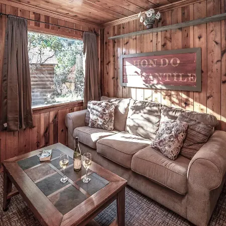 Destiny Cabin, 2 Bedrooms, Fireplace, Midtown, Sleeps 7